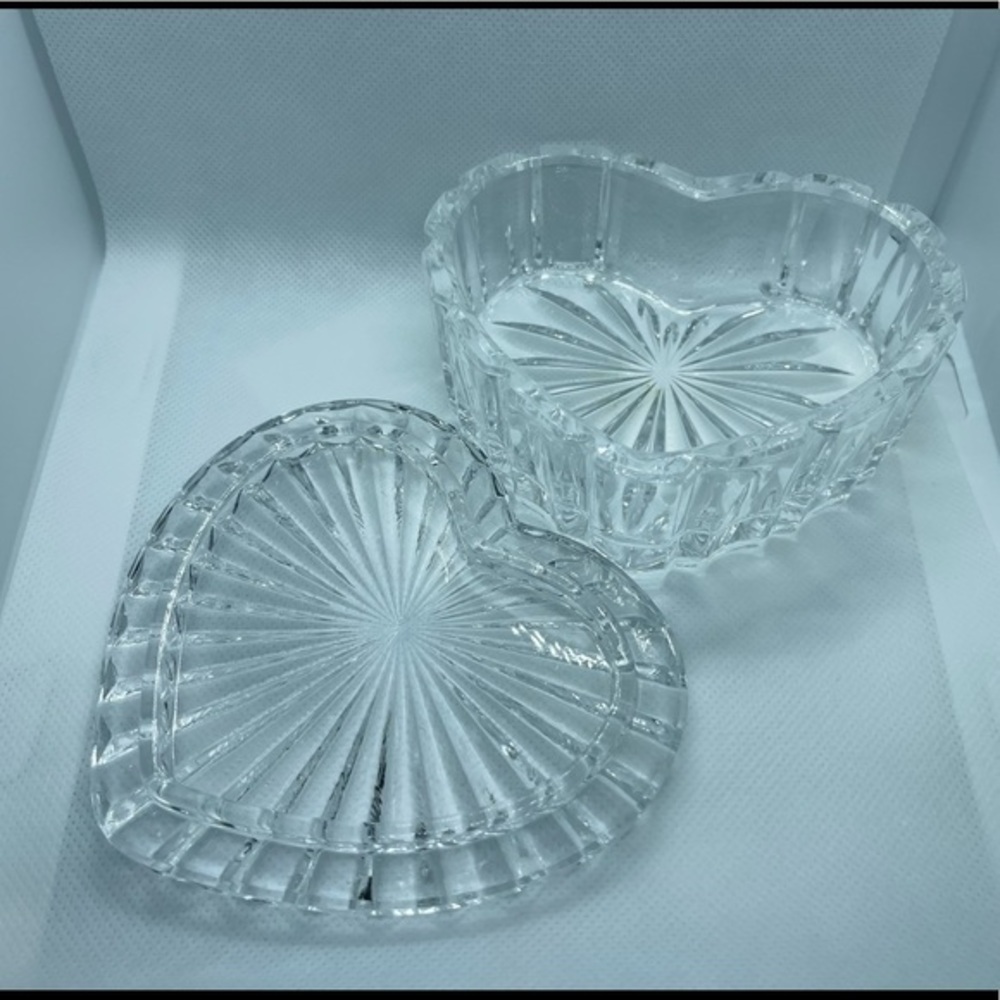 Crystal Heart Trinket Container - Picture 5 of 11
